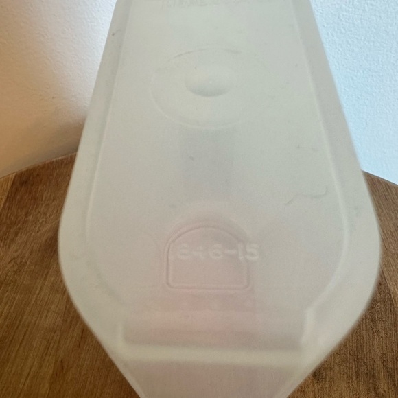 Pair of Vintage Tupperware Spice Shaker Salt Pepper Containers Pink With Lids x2 - Picture 4 of 13